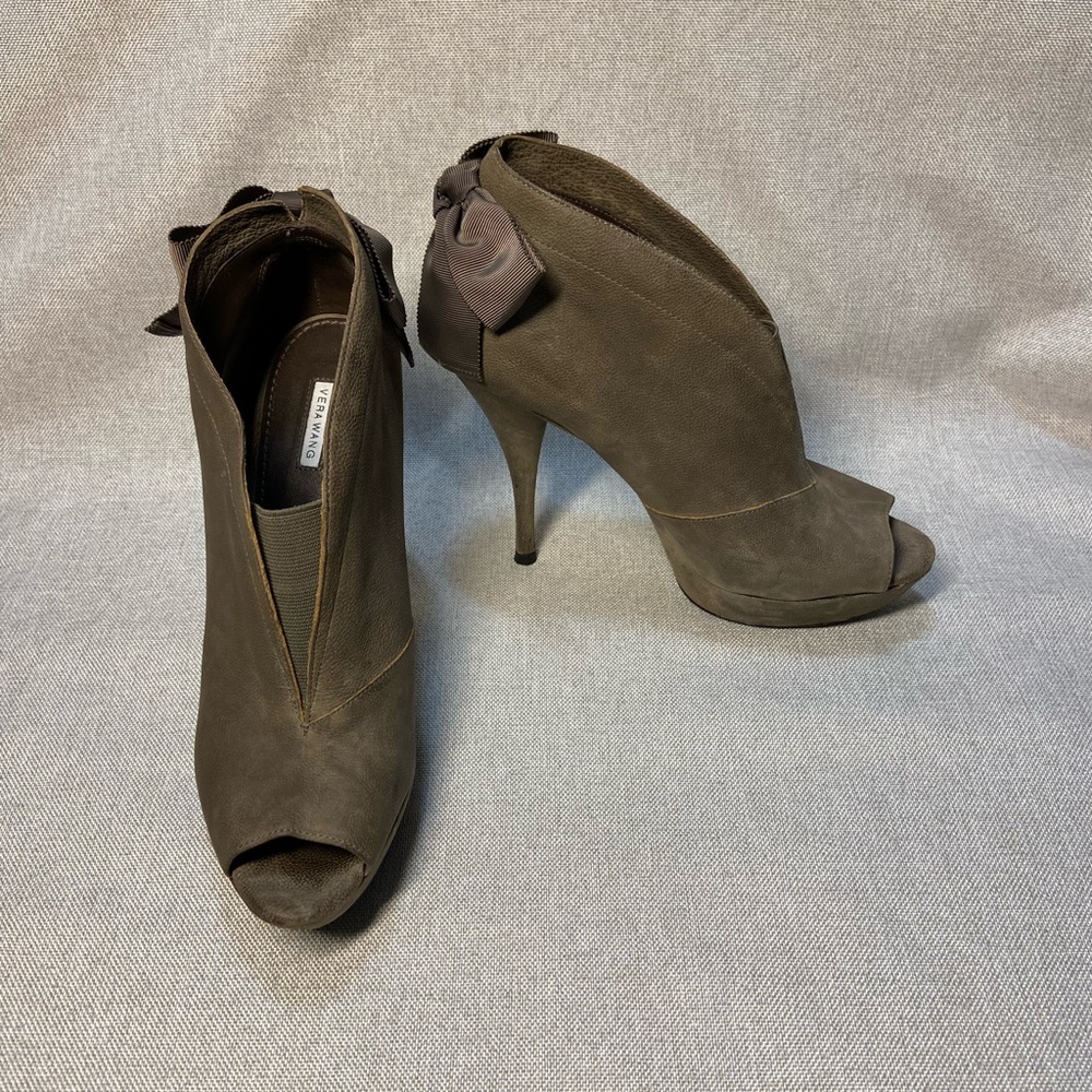 VERA WANG Royce Back Bow Peep-Toe Bootie
Size 8